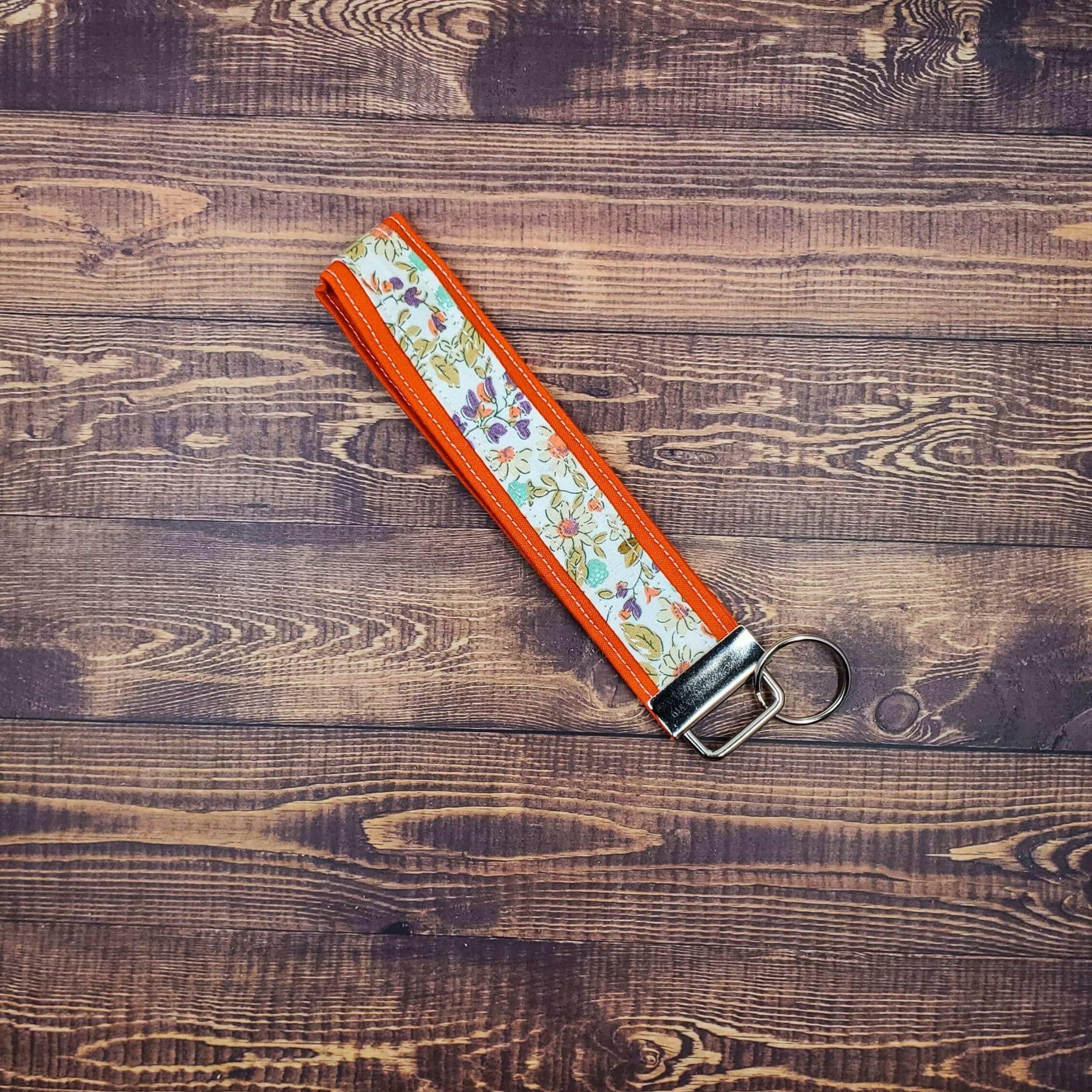 Daisy Drift Wristlet