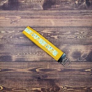 Very Vintage Vibe Wristlet