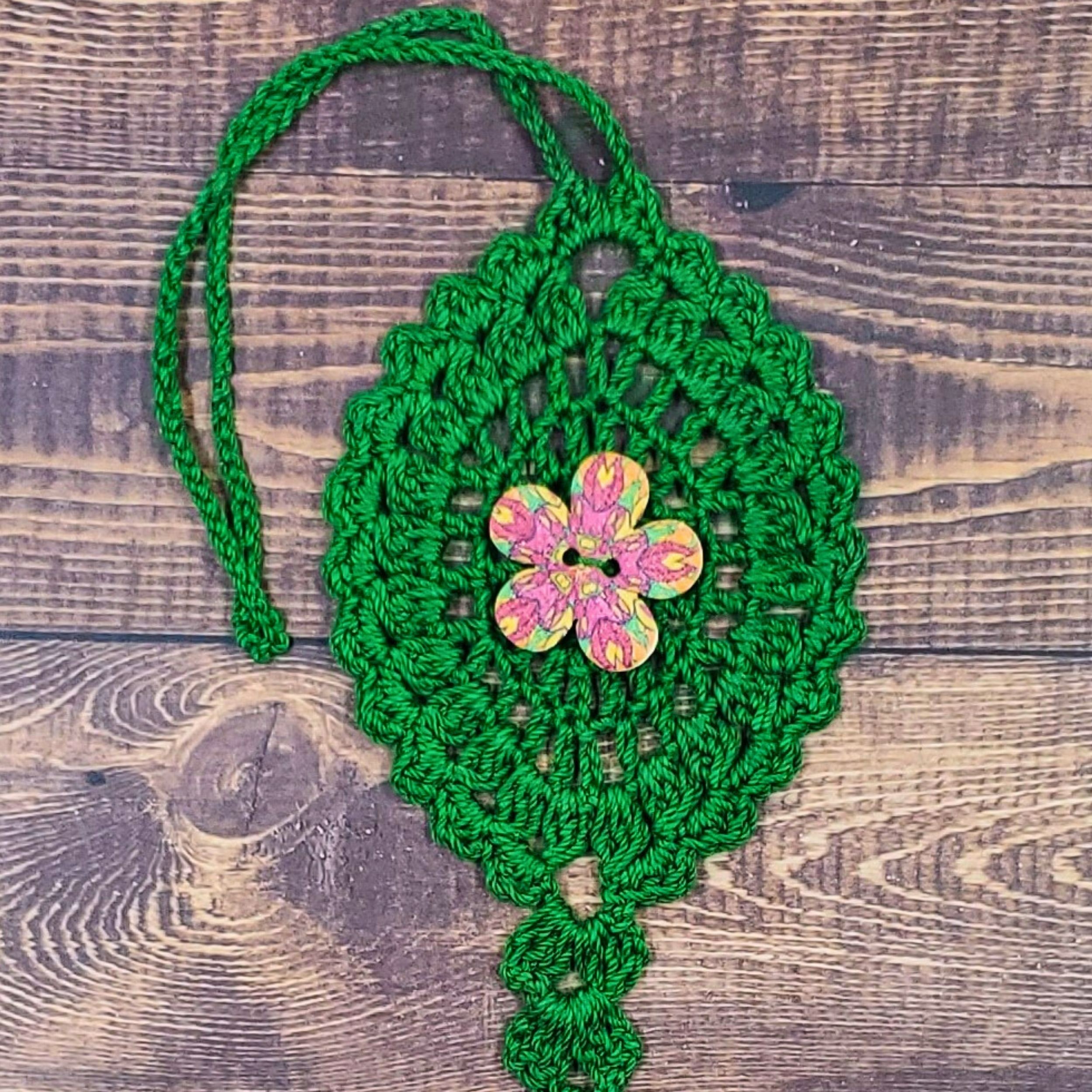 Crown Flower on Green Bloom Charm